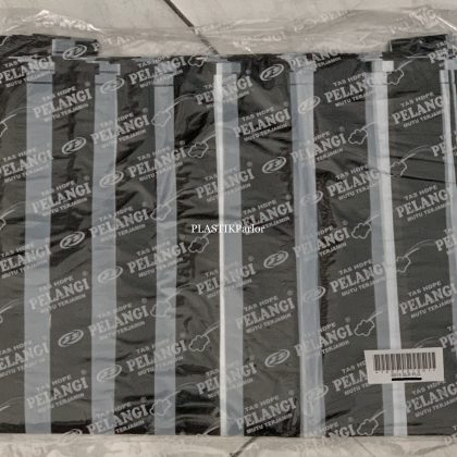 Kantong Plastik HDPE Salur Hitam Putih Uk. Super Tebal 0.15 Merk Pelangi/Robinhood